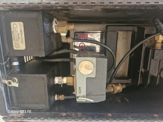 Bargain ! Made in USA by Aseptico, portable 0.75hp 200Psi Dental compressor in case !!