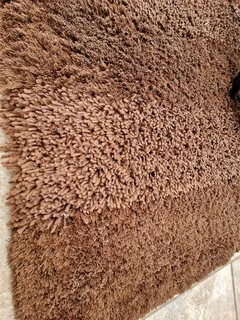 REDUCED ! Bargain ! Quality, Thick and fluffy carpet in nice condition !!