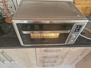 Bargain ! Large,  Hisense digital 28L Multi Oven with Air Fry function ! Rotisserie etc !