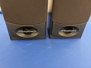 REDUCED ! Bargain ! Pair of  Quality Wharfedale Valdus 300 midsized speakers !!