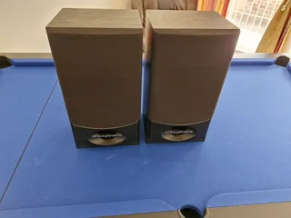 REDUCED ! Bargain ! Pair of  Quality Wharfedale Valdus 300 midsized speakers !!