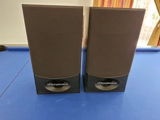 Reduced ! Bargain ! Pair Of  Quality Wharfedale Valdus 300 Midsized Speakers !!