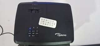 Bargain ! Quality Optoma HDMI,  Full 3D Video projector with remote !!