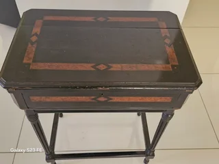 For the Collector !! Victorian Era, Ladies Boudoir Writing Desk ! Good, age relative condition !!