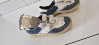 Adidas Kids Golf shoes ! Unisex size 5 ! Good used condition ! Bargain !