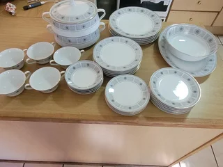 Reduced ! Bargain ! Quality Noritake Nile Dinnerware ! Very Nice Set !!