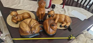For Cat Lovers ! Superb 5 x Hand Carved Wallnut Wood Cats Figures !