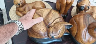 For Cat Lovers ! Superb 5 x Hand Carved Wallnut Wood Cats Figures !