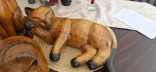For Cat Lovers ! Superb 5 x Hand Carved Wallnut Wood Cats Figures !