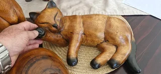 For Cat Lovers ! Superb 5 x Hand Carved Wallnut Wood Cats Figures !