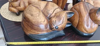 For Cat Lovers ! Superb 5 x Hand Carved Wallnut Wood Cats Figures !