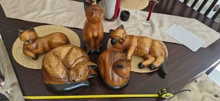 For Cat Lovers ! Superb 5 x Hand Carved Wallnut Wood Cats Figures !
