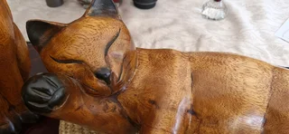 For Cat Lovers ! Superb 5 x Hand Carved Wallnut Wood Cats Figures !