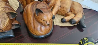 For Cat Lovers ! Superb 5 x Hand Carved Wallnut Wood Cats Figures !