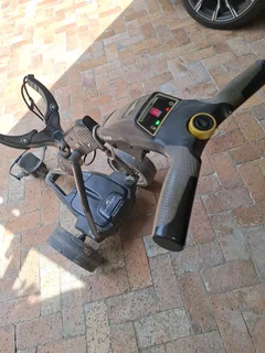 Golf cart with lithium battery