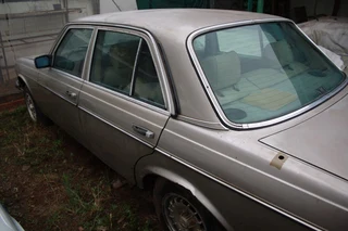 1986 Mercedes-Benz W123 Sedan