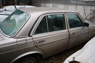1986 Mercedes-Benz W123 Sedan