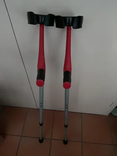 Crutches set