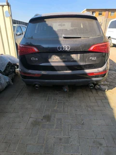 Stripping Audi Q5 SUV Spare Parts