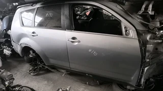 Stripping Mitsubishi Outlander Spare Parts