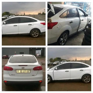 Stripping Ford Focus Car Spare Parts