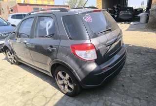 Stripping Suzuki Sx4 car Spare Parts