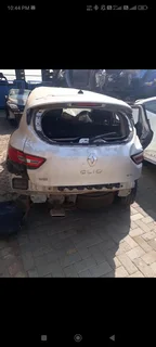 Stripping Renault Clio 3/4 car spare parts