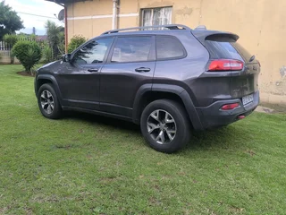 Jeep Cherokee V6 3.2L Trailhawk 4X4 SUV,
