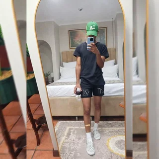 I am looking for n opportunity in London pls, i am willing to relocate today, I am an gay guy