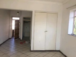 One bedroom apartments in Sunnyside. Ready for occupation neat and in a quiet area. Price R4000