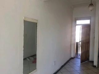 One bedroom apartments in Sunnyside. Ready for occupation neat and in a quiet area. Price R4000