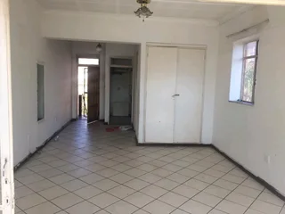 One bedroom apartments in Sunnyside. Ready for occupation neat and in a quiet area. Price R4000