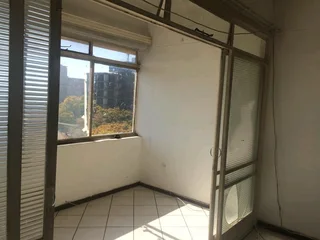 One bedroom apartments in Sunnyside. Ready for occupation neat and in a quiet area. Price R4000