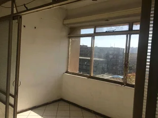 One bedroom apartments in Sunnyside. Ready for occupation neat and in a quiet area. Price R4000