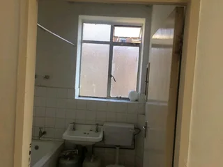 One bedroom apartments in Sunnyside. Ready for occupation neat and in a quiet area. Price R4000