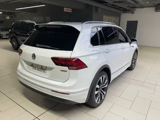2018 Volkswagen Tiguan 2.0 TDI Highline 4Motion R-LINE DSG for sale!