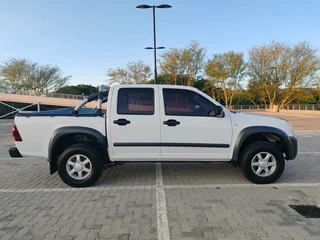 2009 Isuzu KB250 D-Teq – built tough and ready for work or play.✅ 225 000 km✅