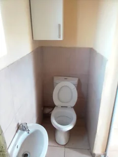 Spacious Room available in Chloorkop