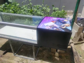 LED powered display cabinet