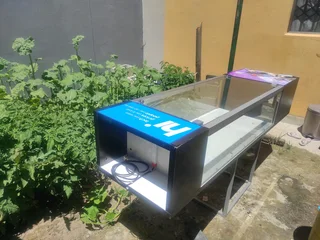 LED powered display cabinet