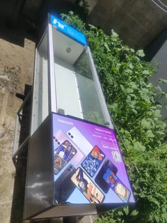 LED powered display cabinet