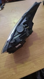 RENAULT CLIO 4 900T H4B4 2013 2015 DRIVERSIDE HEADLIGHT