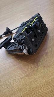 VW POLO 6 LEFT REAR DOOR CATCH