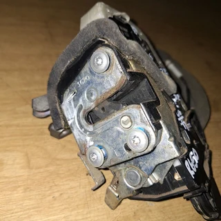 NISSAN MICRA HR12 DRIVER SIDE FRONT DOOR CATCH