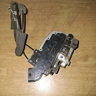 NISSAN MICRA HR12 DRIVER SIDE FRONT DOOR CATCH