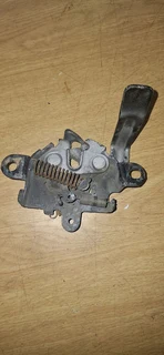 TOYOTA YARIS SEDAN BONNET CATCH