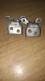 Renault Sandero Stepway Driverside Door Hinges R200 Perside