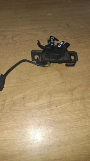 Renault Clio 4 900t Bonnet Catch