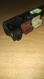 RENAULT CLIO 4 900T MAIN WINDOW SWITCH