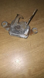 Renault Sandero 1.4 2010 2012 Bonnet Catch